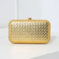 Élégante pochette de soirée en PU doré à texture tissée pour femmes avec son fermoir en cristal - Or