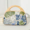 Bolso de noche hecho a mano con asa de madera maciza y bordado floral con lentejuelas - Azul
