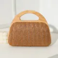 Elegante braune Strohhandtasche mit einem Griff aus echtem Massivholz - Hellbraun