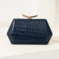 Elegante dunkelblaue Abendtasche mit Krokodilmuster und goldenem Metallgriff - Blau