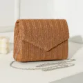 Braune gewebte Umschlag-Clutch-Tasche mit elegantem silbernen Ketten-Schulterriemen für Damen - Braun