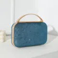Elegante blaue Glitzer-Abendtasche mit goldenem Metallgriff für formelle Anlässe von Damen. - Blau