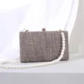 Elegante handgemaakte glitter avondtasje met een lange witte parelketting schouderriem - Bruin