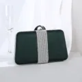 Elegante dunkelgrüne Samt-Abendtasche mit einem funkelnden Strassband für Partys - Grün