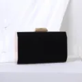 Pochette de soirée élégante en velours noir avec fermoir en métal doré pour les fêtes - Noir
