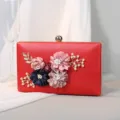 Elegante rote Abendtasche mit 3D-Blumen- und Perlendekorationen für Damenpartys - Rot