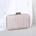 Elegante champagnerfarbene Abendtasche mit glitzernden Streifen für Anlässe - Champagner
