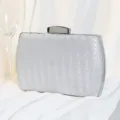 Elegante silberne Abendhandtasche mit Webstruktur und Metallverschluss für Anlässe - Silber