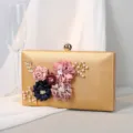 Elegante goldene Abendclutch mit 3D-Blumenakzenten und Perlenstickerei-Dekoration - Gold