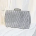 Elegante silberne Abendtasche mit Webmuster und Metallverschluss für formelle Anlässe - Silbergrau