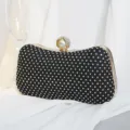 Elegante schwarze Abendtasche mit Strassnetz und Perlenverschluss für Hochzeiten. - Schwarz