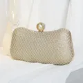 Luxuriöse goldene Abendtasche mit Strasssteinen und dekorativem Perlenverschluss - Gold