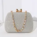 Silberne Glitzer-Abendclutch-Box mit Herzverschluss und Strasssteinkette - Silber