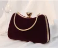 Elegante weinrote Samt-Abendtasche mit goldenem Kristallverschluss und Schlangenkette - Lila
