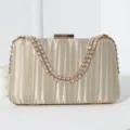 Elegante champagnergoldene Falten-Abendtasche mit Strasskettenriemen - Gold