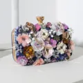 Elegante bolso de noche hecho a mano con flores 3D de lentejuelas y asa de anillo dorado. - Bolso cuadrado pequeño / Azul marino