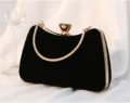 Elegante Abendhandtasche aus schwarzem Samt mit goldener Kette für Partys - Schwarz