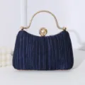 Eleganter dunkelblauer Plissee-Abendclutch mit Perlenverschluss und Goldgriff - Dunkelblau