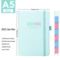 Agenda A5 blu 2026 con 412 pagine e schede mensili per pianificazione - modello A / Pagine Interne in Inglese / Celeste