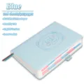Agenda giornaliera 2026 azzurra con 412 pagine, schede mensili e carta da 80 g/m² - Modello C / Pagine Interne in Inglese / Celeste
