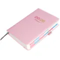 Agenda giornaliera A5 2026 con schede mensili e copertina rosa - Agenda 2026 C Rosa Con Elastico / A5