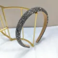 Primo piano di un cerchietto stretto grigio canna di fucile su supporto oro - Stile Griglia di Cristallo / Bordo Stretto 1.8cm / Canna di Fucile
