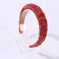 Serre-tête rembourré à cristaux rouges élégant pour une coiffure de femme raffinée - Rouge