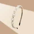 Bandeau élégant en perles blanches sur un anneau doré pour une coiffure rétro chic - Serre-Tête Perles 11-2-8