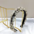 Elegante kanten haarband met ruches en fonkelende zwarte strass steentjes detail - Smaragdgroen