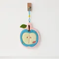 Mignon essuie-mains en polaire corail en forme de pomme rose avec boucle bleue et broderie - Série de fruits-Pomme
