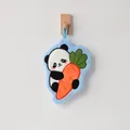 Serviette en polaire corail douce avec un motif de panda mignon tenant une carotte. - Panda carotte