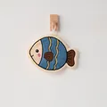 Essuie-mains mignon en forme de poisson en polaire corail suspendu à un crochet en bois - 20x21cm / Série Océan - Poisson