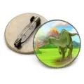 Badge dinosaure de dessin animé avec scène de volcan et dos en métal bronze - #03