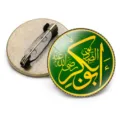 Vintage bronze round brooch with green Arabic calligraphy glass cabochon design - Green Background Calligraphy Style