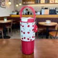 Vaso térmico de acero 316 con patrón de cereza, asa y bonito colgante de flor SKU - 750ml / Cereza Roja