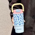 Leopardenmuster 316 Edelstahl Kaffeebecher mit Griff in Blau und Pink Design - 650ml / Blau Leopard