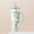 Vue détaillée du gobelet isotherme de 40oz en acier inoxydable avec motifs de chats - 1200ml / Imprimé Chatton / Bleu Élégant
