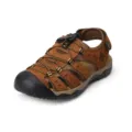 Detail van bruine heren outdoorsandalen van echt leer met een gesloten neuspartij - 38 / Lichtbruin