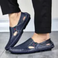 Mocassini da uomo in morbida pelle blu navy con eleganti dettagli traforati traspiranti - 38 / Blu