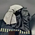 Chouchou cheveux noir en satin avec noeud strass brillant élégante pince printemps accessoire - Chouchou Moyen Nœud Croisé