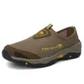 Gedetailleerd overzicht van bruine mesh wandel schoenen met ademende en sterke zool. - 39 / Khaki