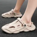 Scarpe da giardino traforate beige, sandali da spiaggia estivi traspiranti con motivo a onde. - Colore sabbia