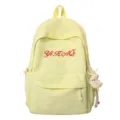 Leichter gelber Schulrucksack fuer Maedchen mit roten gestickten Buchstaben und suessem Anhaenger. - Ohne Anhänger / Gelb