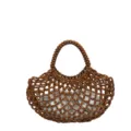 Détail de texture de perles en bois artisanales du sac cabas de plage, style chic et élégant. - Marron