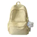 Detailansicht des hellgelben Sternenmuster Schulrucksacks mit flauschigem Katzenanhänger. - Groß (Ohne Anhänger) / Gelb