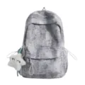 Grauer Rucksack mit Sternenmuster im Detail, mit Fronttasche und niedlichem Plüschsternanhänger. - Ohne Anhänger / Schwarz