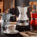 Ιταλική καφετιέρα Moka σετ κλασική μηχανή espresso με ξύλινη λαβή για κουζίνα και καφέ - Χωρητικότητα 3 φλιτζανιών / Λευκό