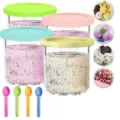 Prácticos vasos de repuesto para heladera con tapas coloridas y cucharas para postres. - Juego de 4 piezas con cucharas de plástico de 4 colores