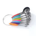 Set di misurini in acciaio inossidabile con manici in silicone colorati e anello cucina - Set di 8 cucchiai dosatori colorati