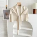 Dettagli dello scialle in lino tinta unita minimalista, protezione solare copricapo estivo. - Gilet Senza Maniche / Gilet di lino beige